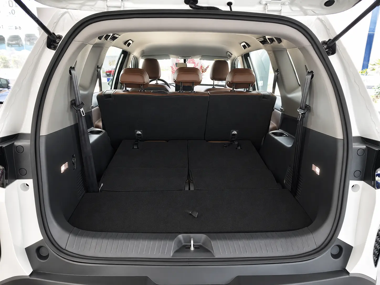 Khoang hành lý VinFast MPV 7