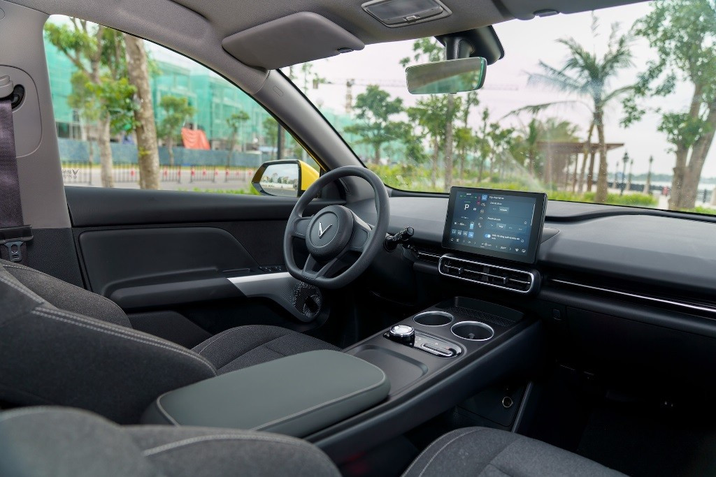 Khoang lái VinFast Limo Green