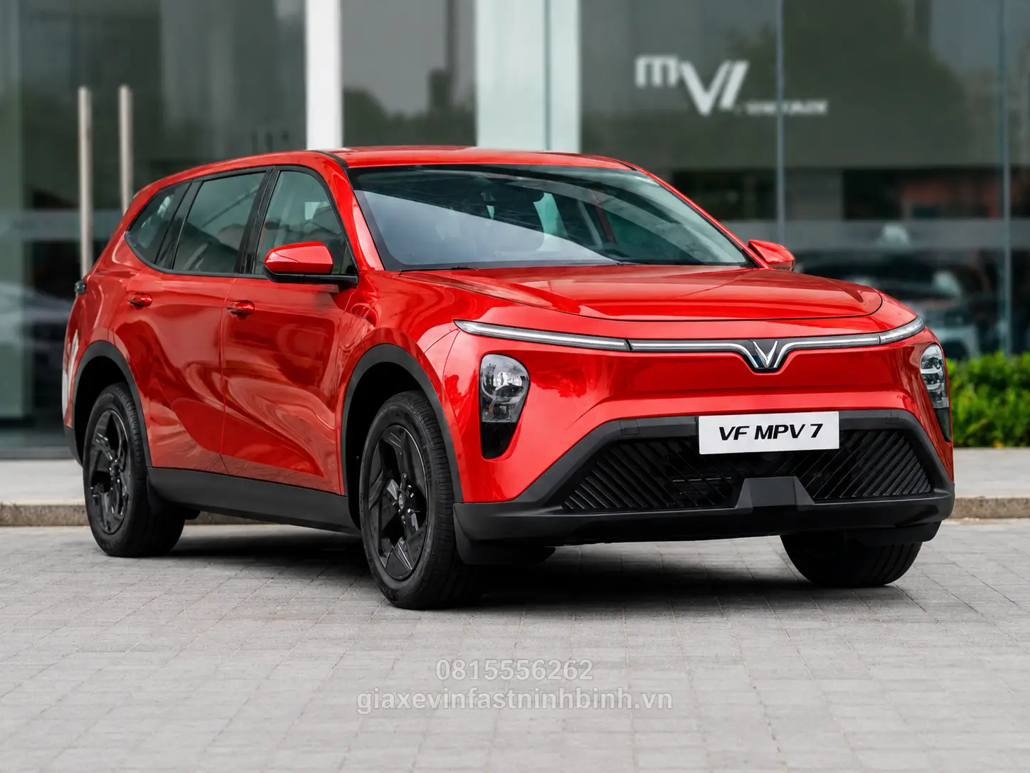 VinFast MPV 7 màu đỏ